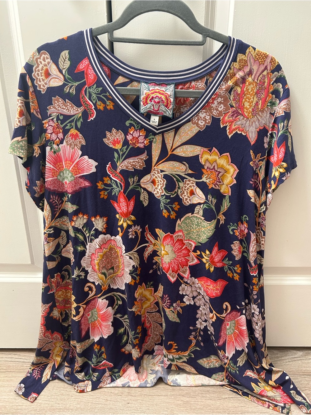 Johnny Was The Janie Favorite Drape Tunic Vivienne Vo Navy Floral V-Neck Large - Picture 9 of 14